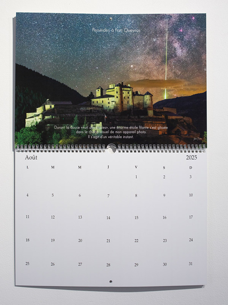 Étoile filante avec le Fort Queyras